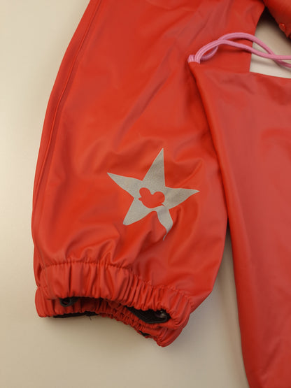 Červená souprava - kalhoty, bunda, vak do deště